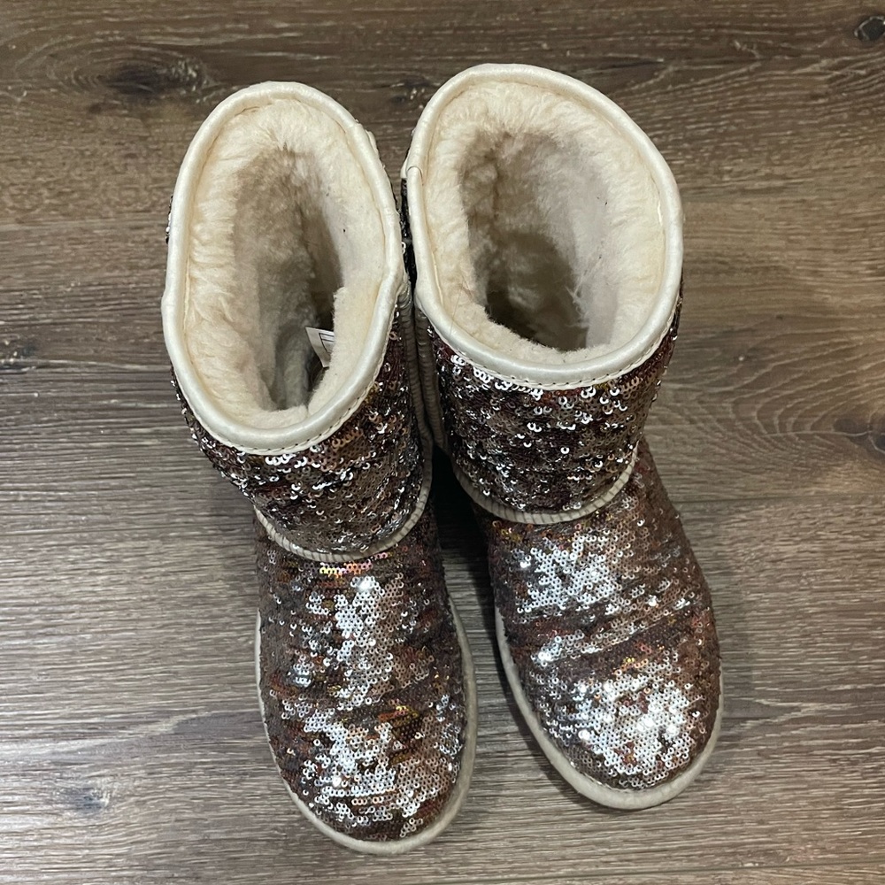 Sparkly Uggs Size 7 - image 5